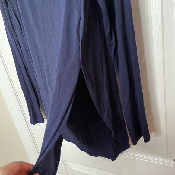 Seven Sisters Side-Slit Slouchy Long-Sleeve​ - Picture 2 of 3